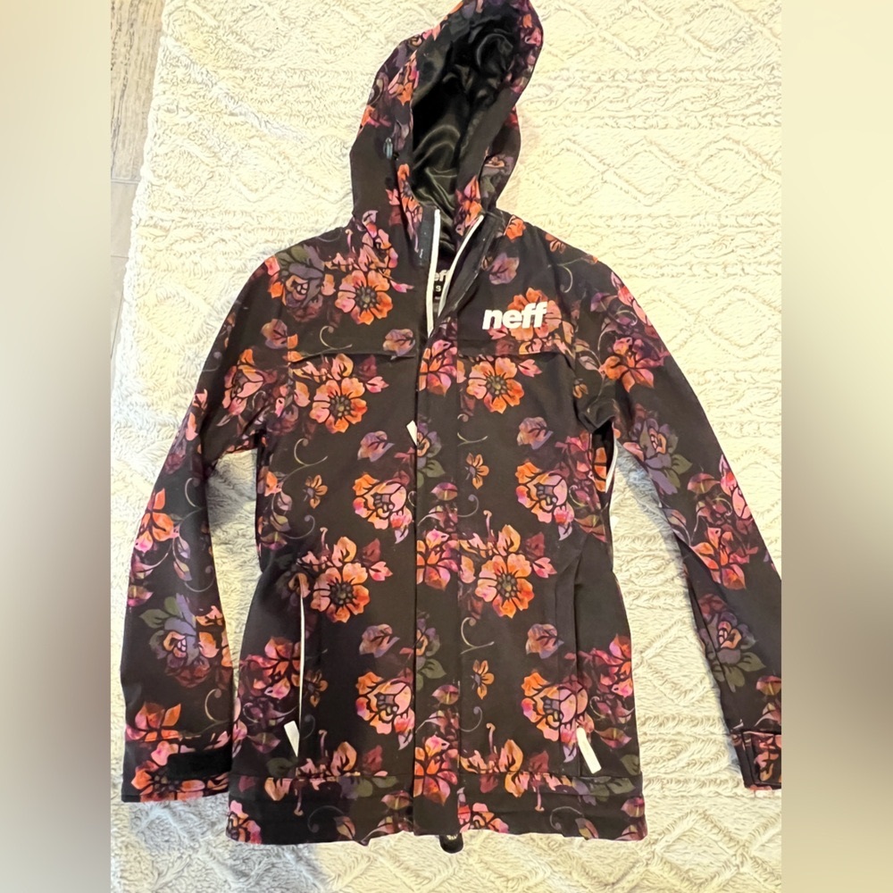 NEFF LUSH Softshell Jacket - Picture 2 of 8